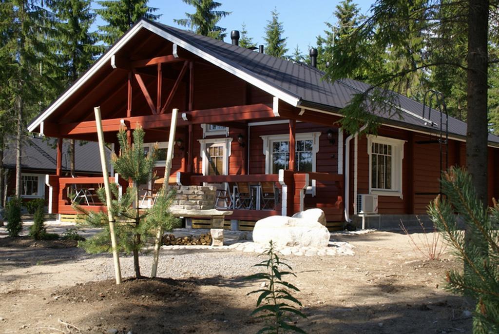 Kartanohotelli Satulinna Huvilat Hirvensalmi Exteriör bild