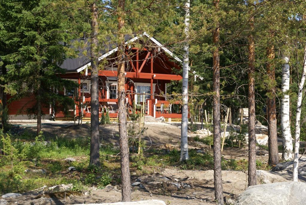Kartanohotelli Satulinna Huvilat Hirvensalmi Exteriör bild